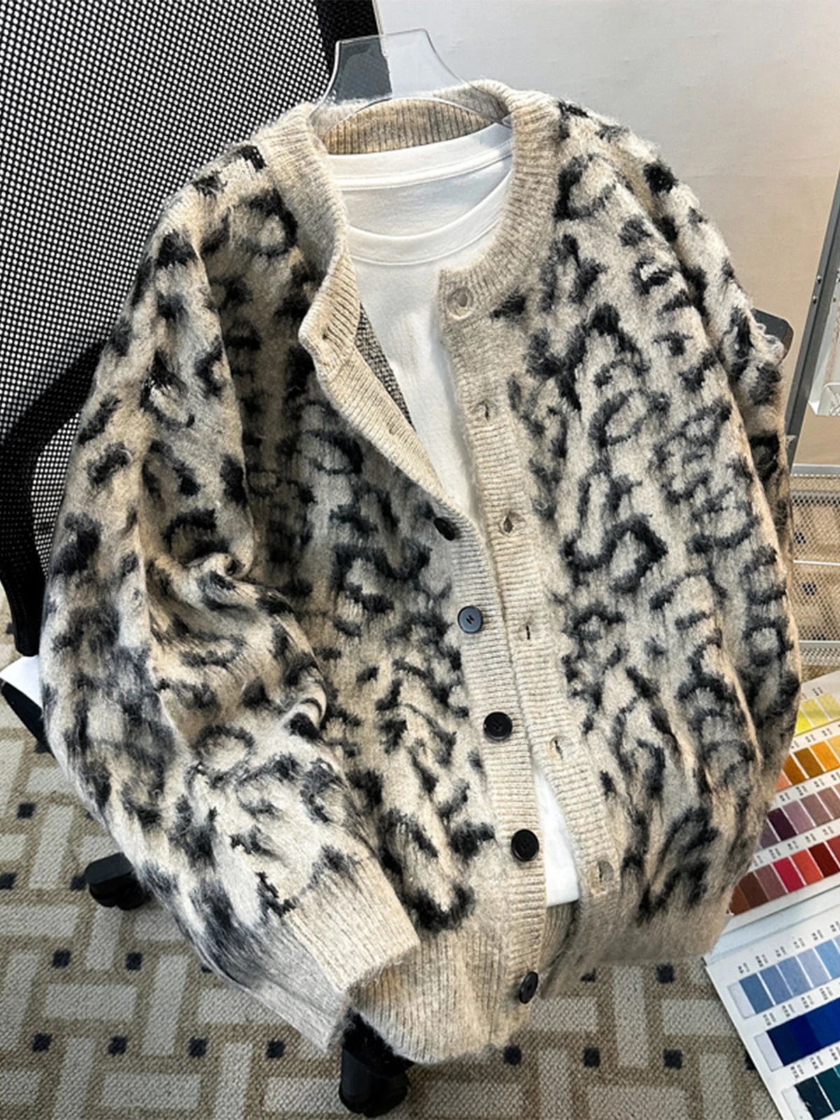 Winter Heavyweight Leopard Print Collarless Sweater Cardigan Men Unisex Oversized Cleanfit Trendy Button Knit Coat 251030