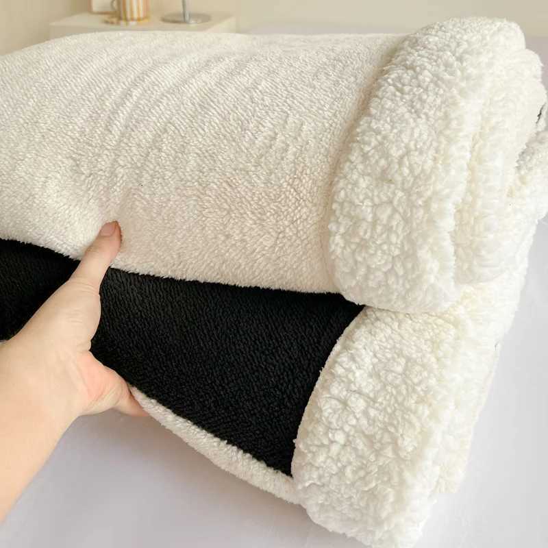 2025 Velvet Coral Blanket Cationic Lamb Velvet Multifunctional Blanket Office Home Camping Nap Leisure Blankets Christmas Gifts C251111