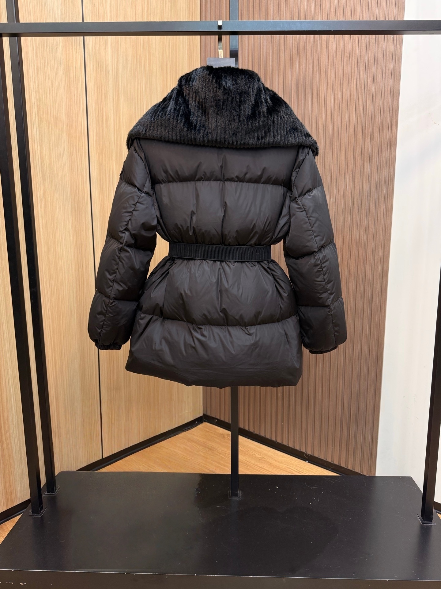 New women's thickened down jacket, windproof, warm, easy to care for, high-end