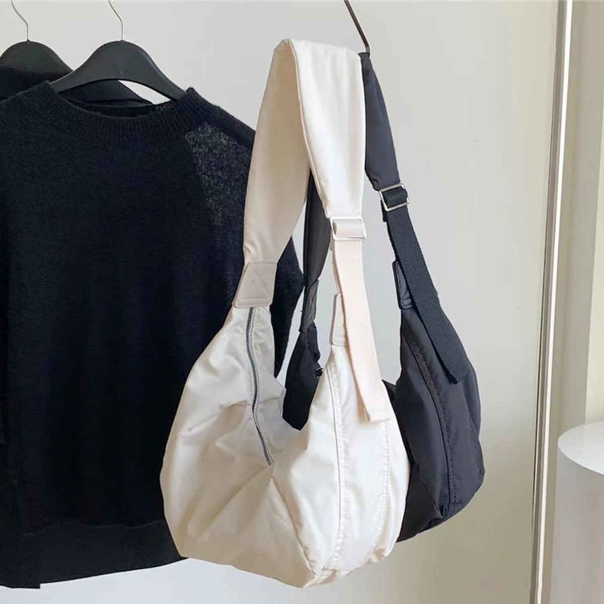 Fashionable casual large capacity nylon ladies shoulder bag Korean style tramp youth crossbody bagzmt 251110