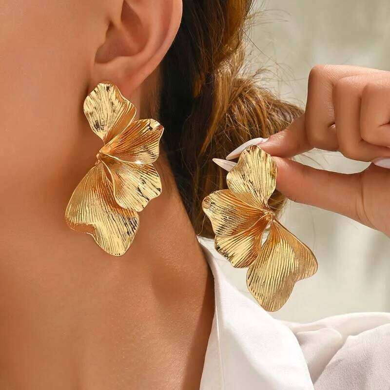 Elegant Ginkgo Leaves Half Flower Stud For Women Design Sense Gold Color Petals Piercing Earrings Ladies Jewelry