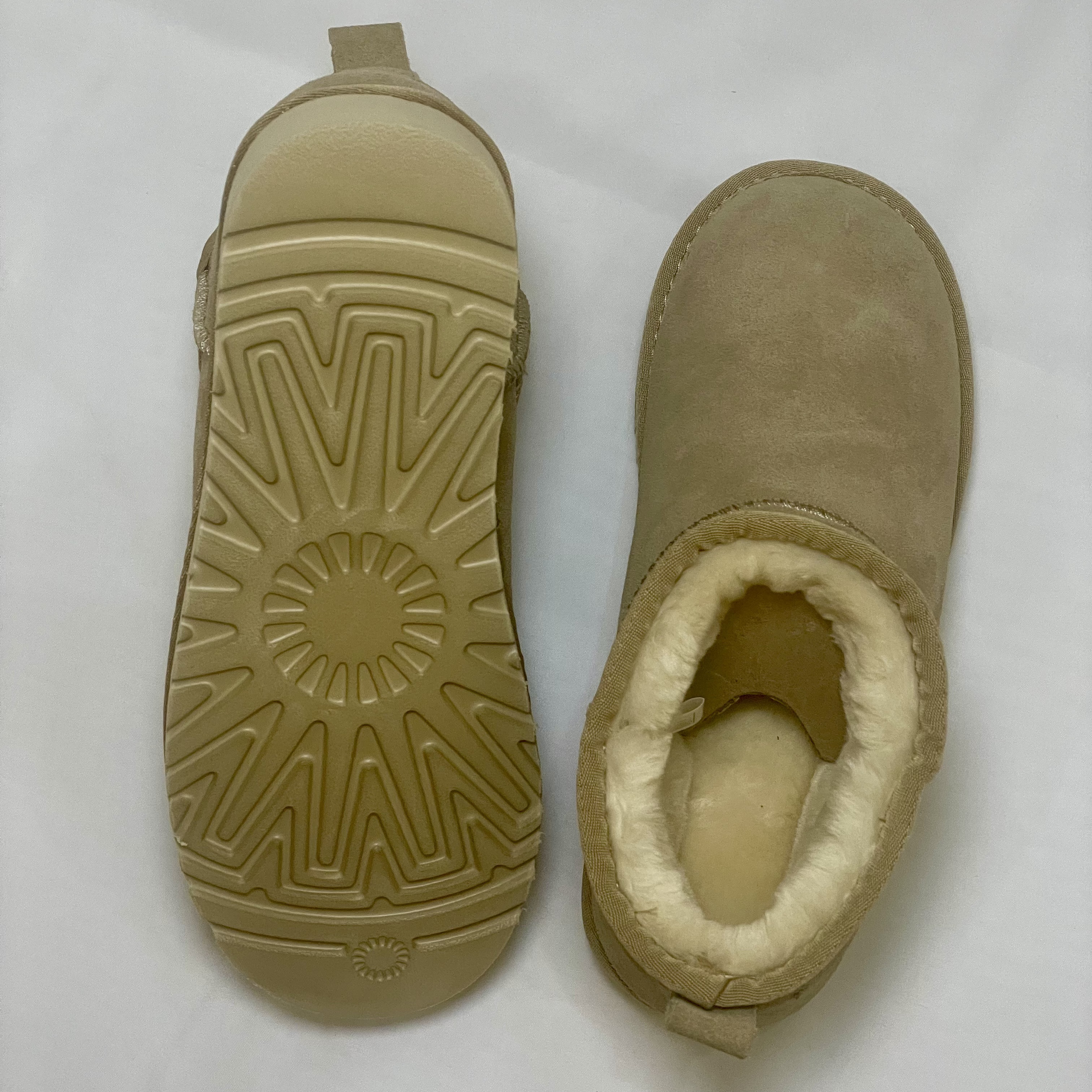 2026 New Winter Warm Wool Lined Short Boots Cotton Shoes Neutral Non slip Soft Bottom Comfortable Inflatable Cotton Shoes Men and Women Same 35-44 Siz