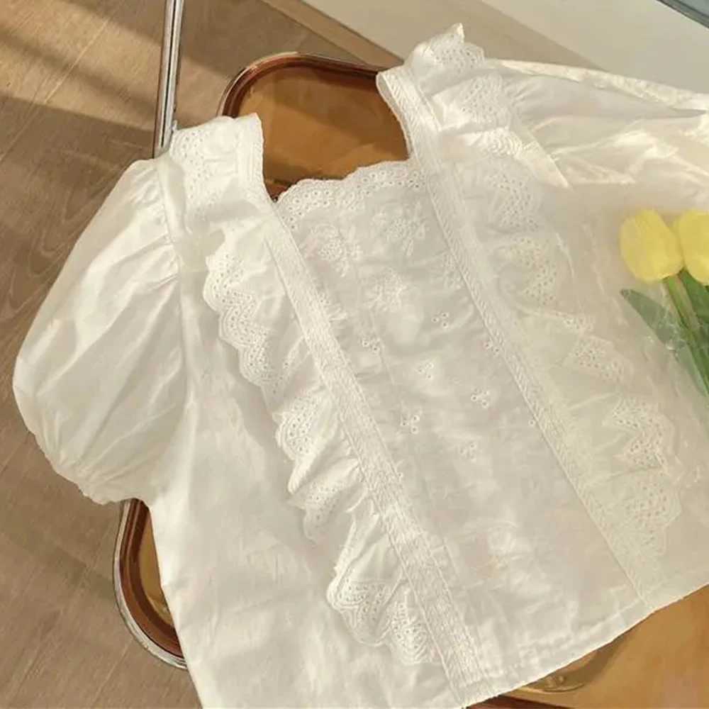 Bear Leader Girl Summer Set New Korean Girl Sweet Lace Hollow Shirt Fake Two piece Cowboy Shorts Childrens Clothing Girls ClothingXJ250410