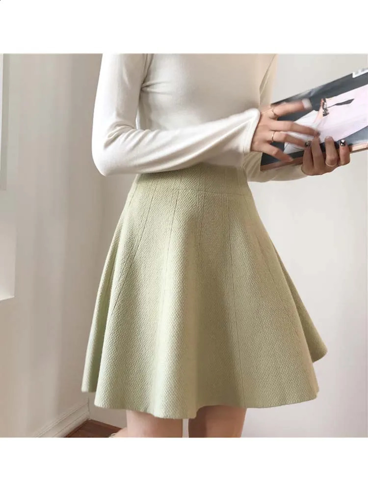 Knitted Mini Skateboard Womens High Waist Wrinkled Autumn Winter Street Clothing Solid Integrated 250407