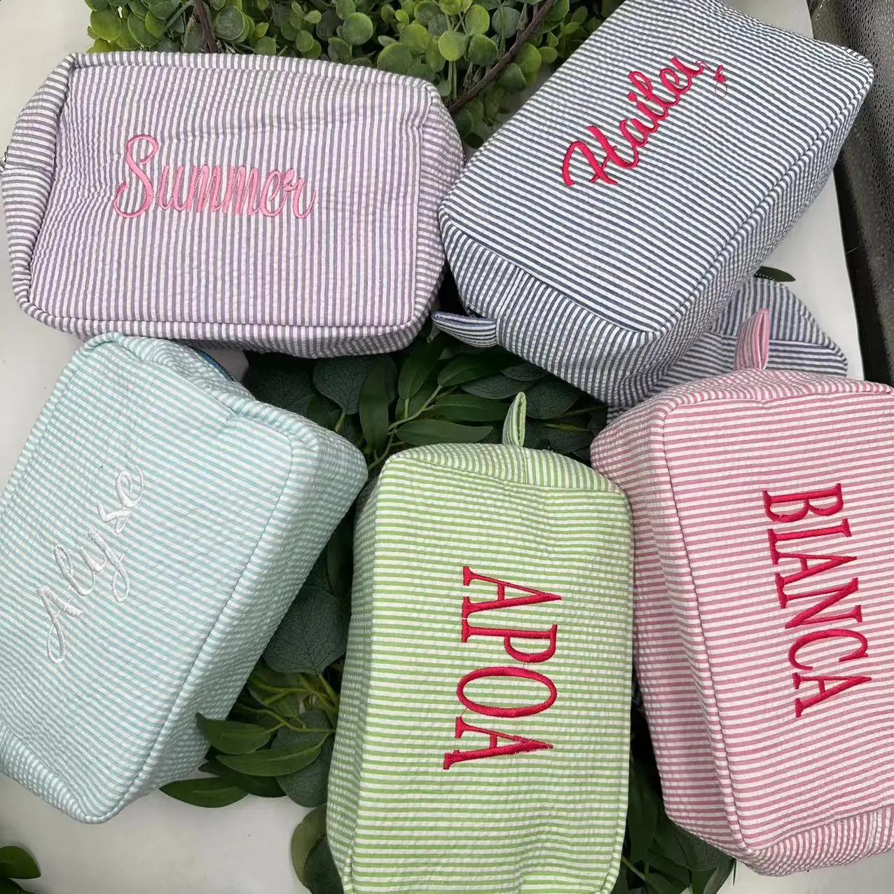 Personalized Name Seersucker Toiletry Bag Custom Embroidered Name Monogrammed Cosmetic Bag for Women Travelling Makeup Bags 250407