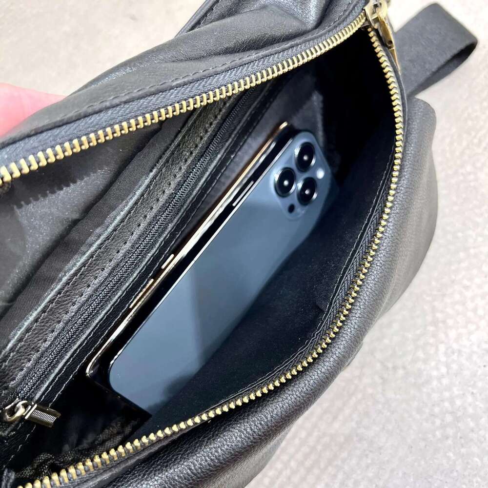 Handmade Genuine Leather Women's Plant-Tanned Top Layer Cowhide Chest Bag, Ladies Personalized Trend Shoulder Crossbody Bag