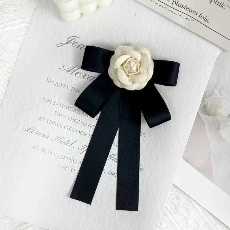 Luxury New Fabric Camellia Flower Brooch Velvet Bow Tie Ladies College Style Shirt Collar Pins Vintage Wedding Party Brooches for Women Y251111