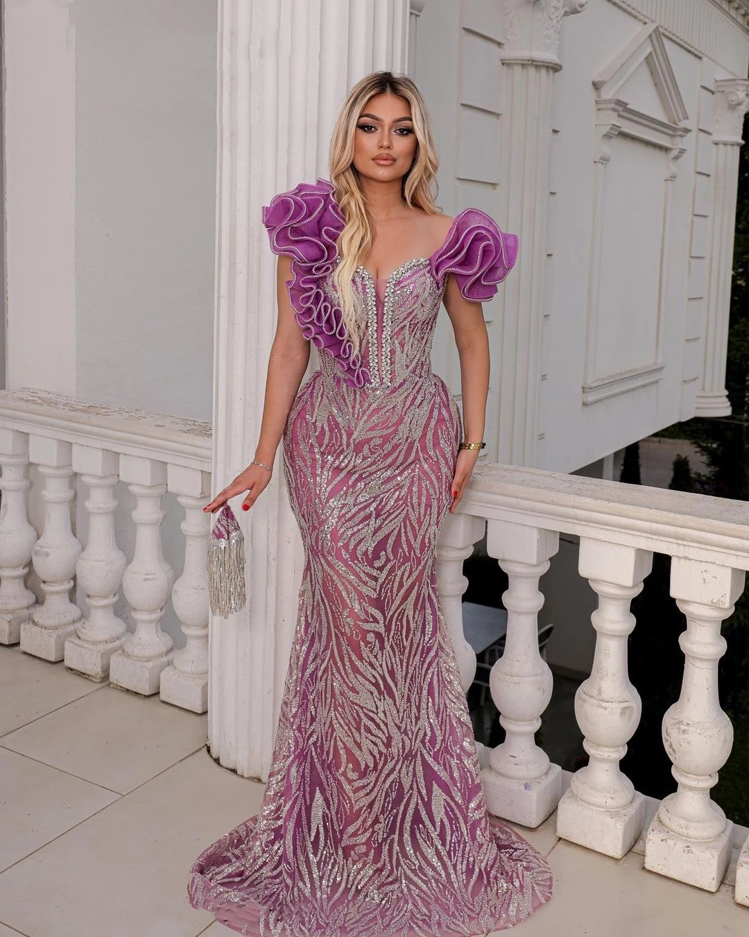 Sparkly Mermaid Evening Dresses Sequins Crystal Prom Gowns See Through V Neck Customized Slim Sweep Illusion Train Formal Occasion Party Dress Vestido