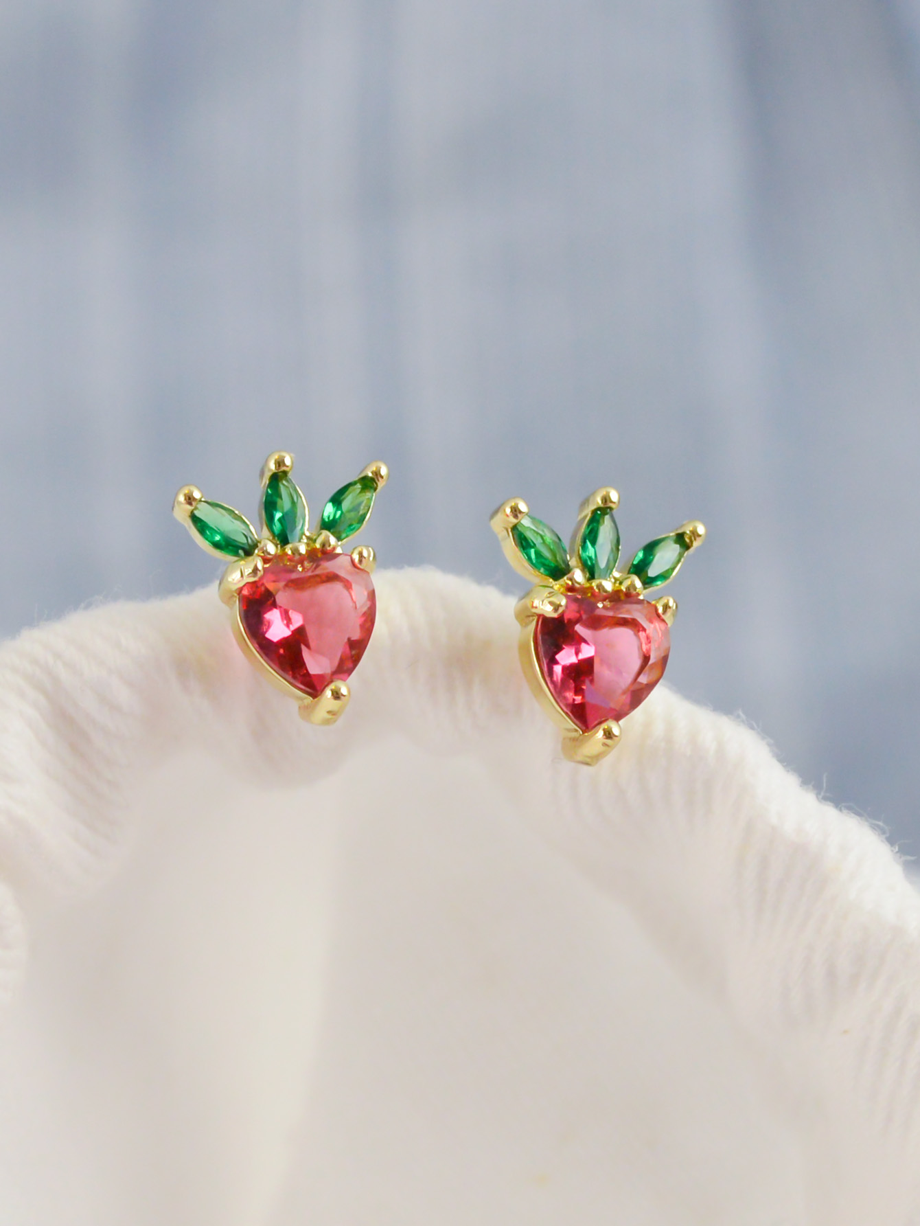 Elegant Ladies' Radish-Shaped Earrings - High Gloss Finish & Vibrant Color Saturation