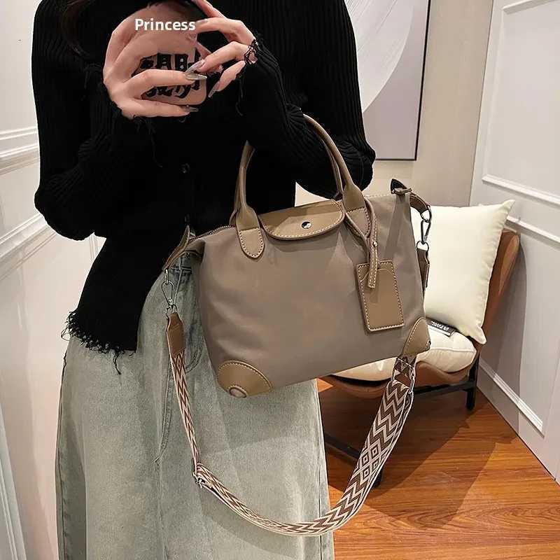 Simplified Tote Shoulder Bag Large Capacity Commuter Bag Womens Handbag Computer Bag Soft Oxford Fabric Polyester LiningT251110