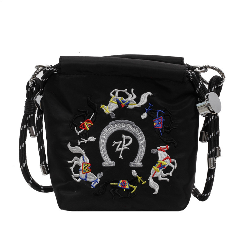 Fashionable and versatile ins nylon cloth bag womens bag new single shoulder crossbody bag summer mobile phone bag niche embroidery bucket