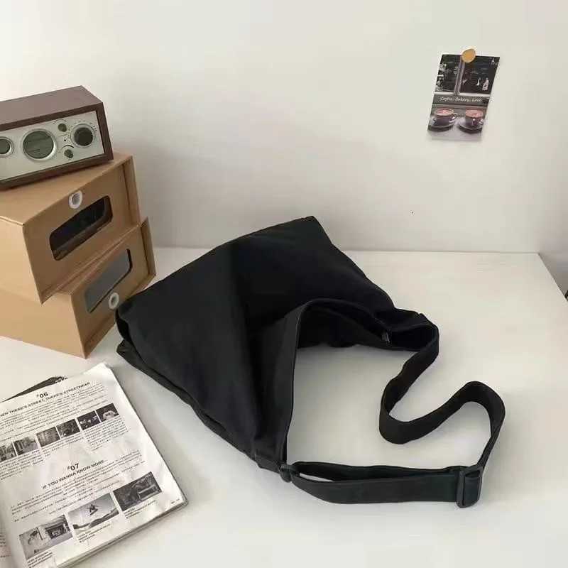 Womens Canvas Crossbody Shoulder Bag Large Bags for Female 2025 Cotton Cloth Fashion Korean Female Students School Bag HandbagsT251110