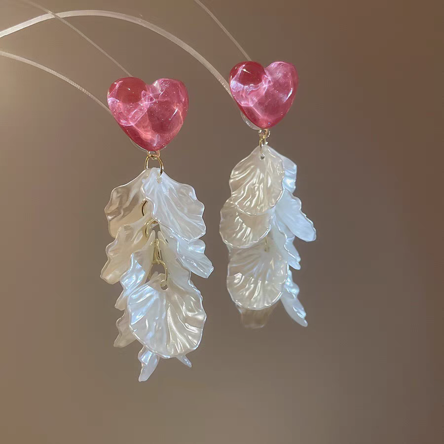 Chic Love Shell Design Tassel Earrings with Dangle Style