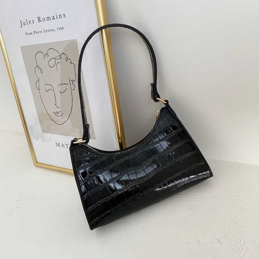 Fashionable Exquisite shopping bag retro casual womens handbag shoulder bag womens leather solid color chain handbagT250411333