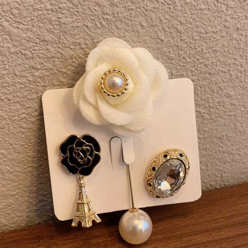 Luxury High-end Pearl Camellia Flower Brooch Womens French Bow Decoration Retro Lapel Pin for Backpacks Corsage Jewelry Accessories Y251111
