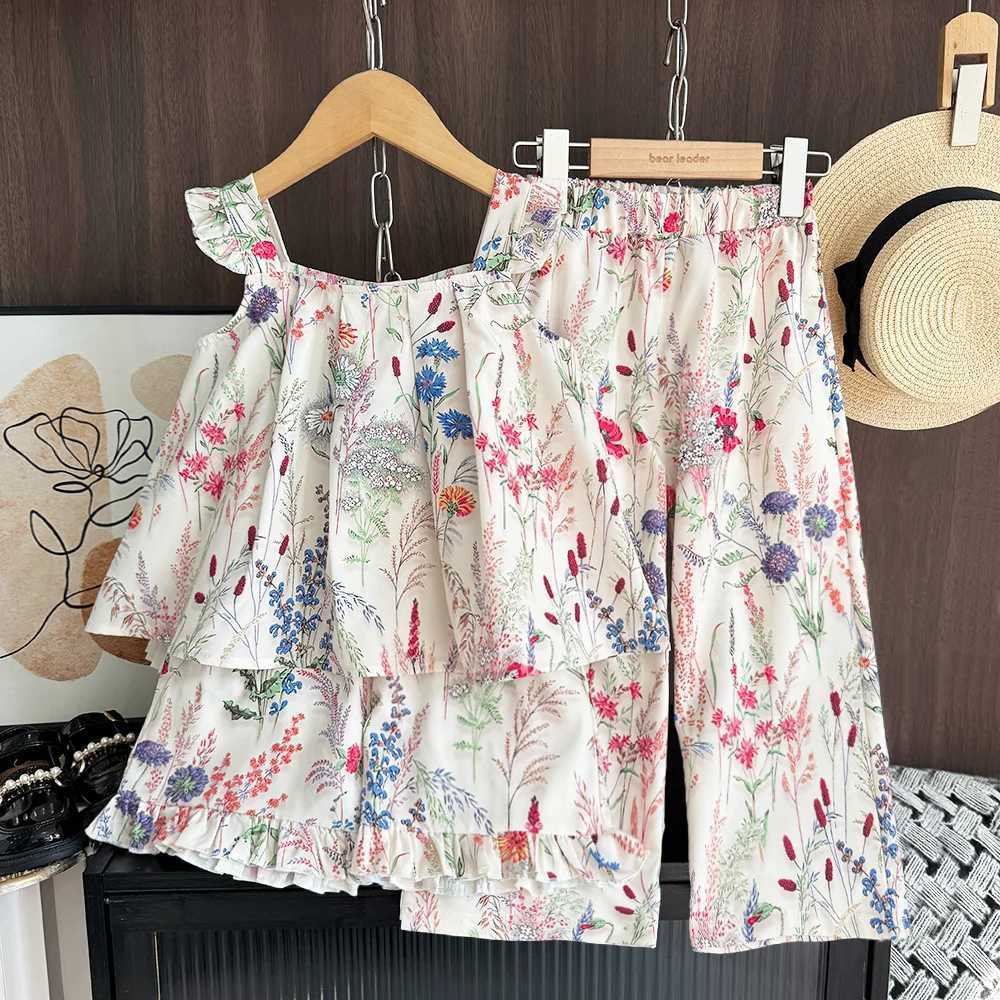 Korean printed childrens set summer girls sleeveless T-shirt+pleated shorts+wide leg pants casual 3pcs setXJ250410