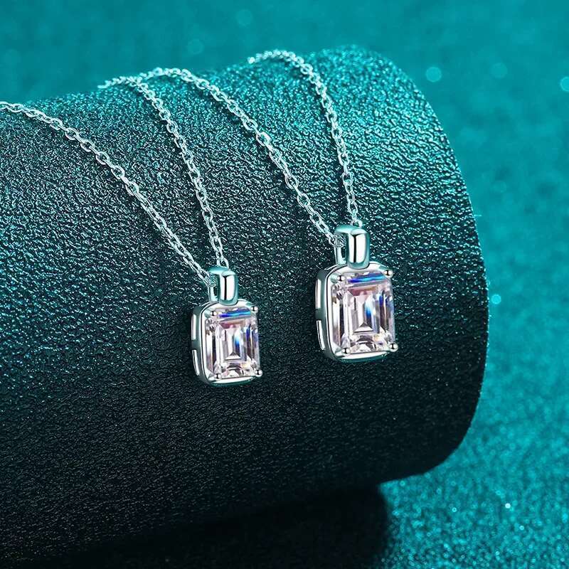 Halaile D Color Moissanite S Sterg Sier Sugar cube Pendant Necklace with GRA Neck chain Fine jewelry Women's Dainty Gift