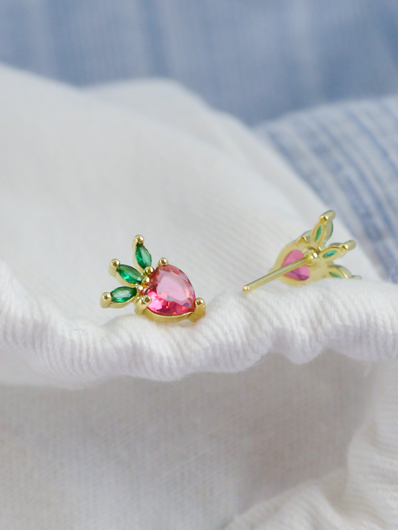 Elegant Ladies' Radish-Shaped Earrings - High Gloss Finish & Vibrant Color Saturation