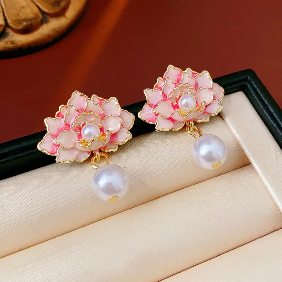 Sophisticated Flower-Inspired Pearl Earrings for Her - Perfect Evening Accent
