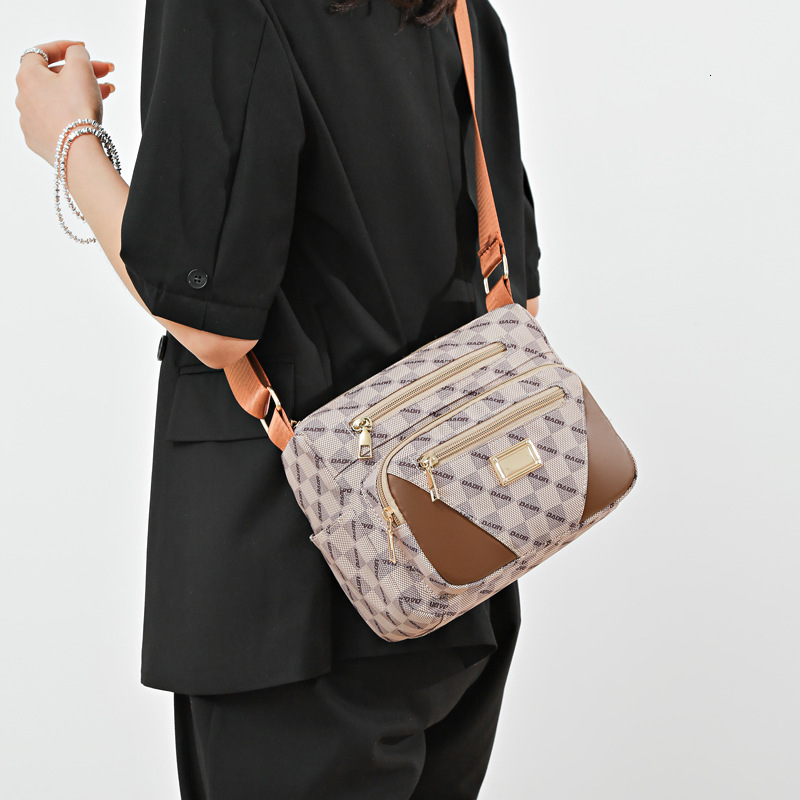 2025 Small Square Bag Plaid Pattern Metal Decor ddmynov