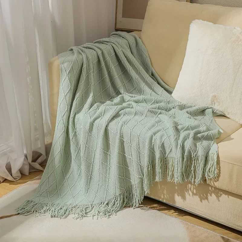 Nordic Solid Casual Blankets Throws Soft Comfortable Knitted Shawl Sofa Blanket Bed End Cover Travel Hotel Decorative Bedspread C251111