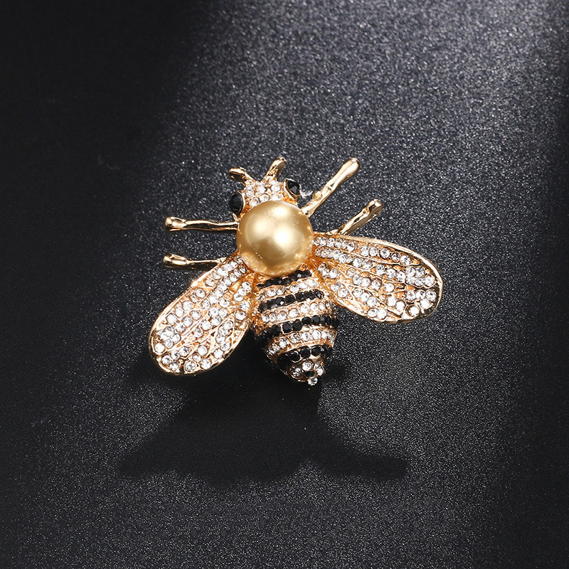 Exquisite Bee Outfit Design With Cute Brooch Simple Daily Outfit With Brooch Exquisite Small Gift Birthday Gift Brooch