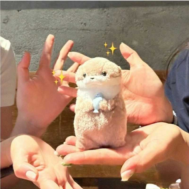 Cute otter holding fish plush doll keyring lightweight hanging pendant used for school bag key wallet doll toy gift 11cm W250411