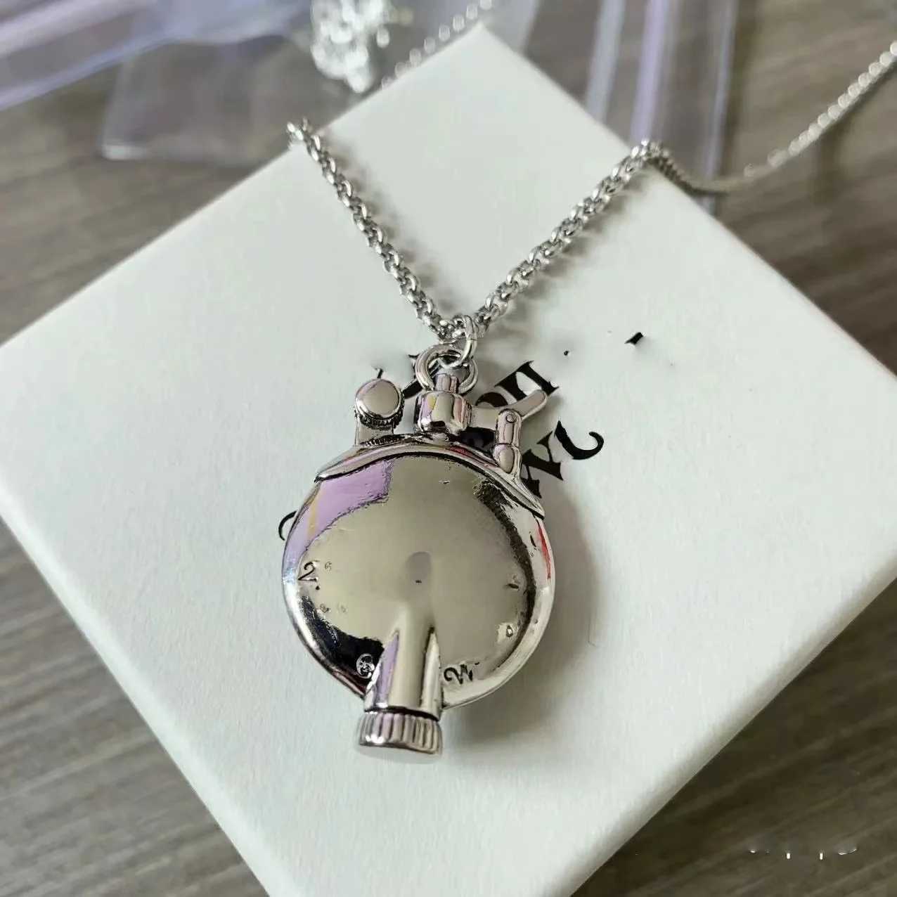 New Portable Zinc Alloy Necklace Lighter With Trendy Personalized Design High-end Light Luxury Gifts For Men And Women J251107