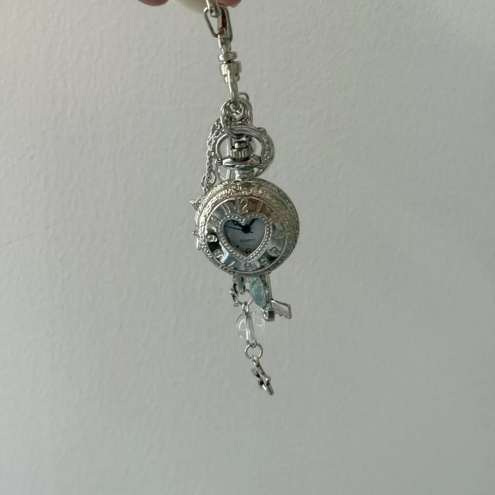 Keychain Hollow Heart Pocket Watch Couple Gift Fashion Style Steampunk Clock Hollow Heart Vintage Look Pendant Jewelry 251110