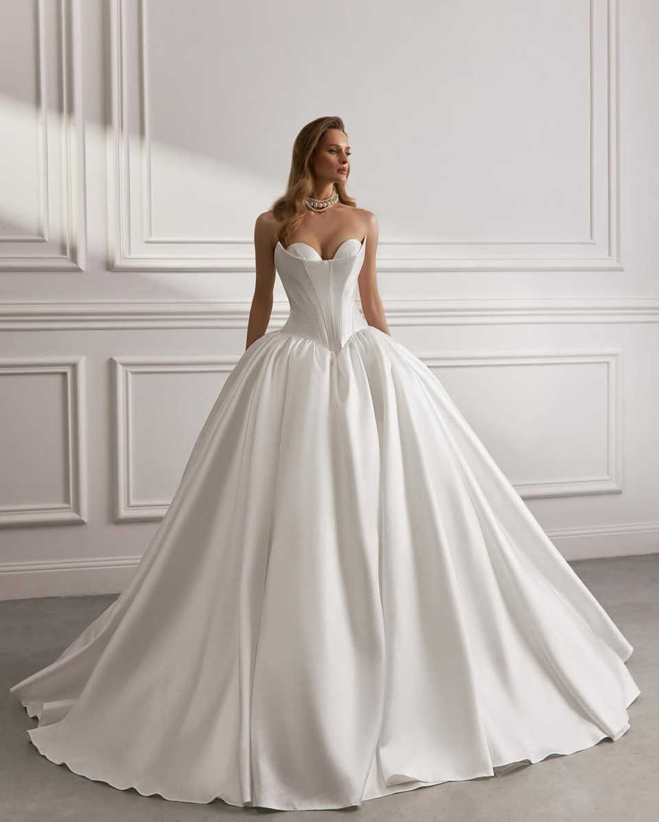 Gorgeous Ball Gown Wedding Dresses With Strapless Satin Chapel Gown Backless Custom Made Plus Size For Special Occasion Bridal Gown Vestidos De Novia