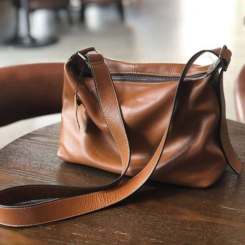 2025 Autumn New Women's Large Capacity Shoulder Simple Genuine Leather Crossbody Travel Leisure Tote Bag, Big Bag