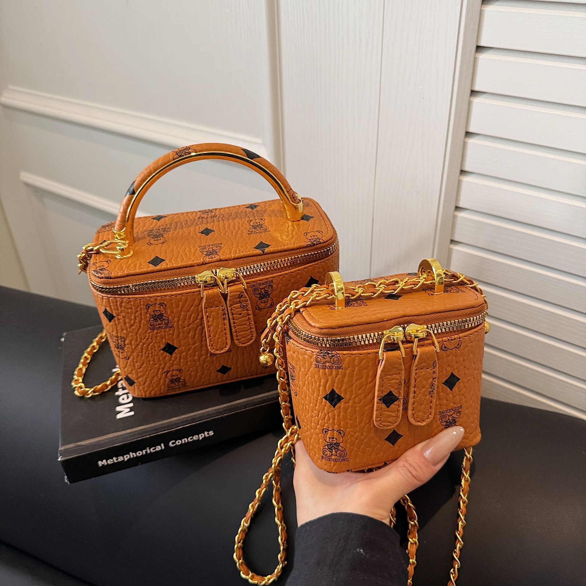 Luxury Brand Designer Bag Printed Liht Luxury Small Square Ba Bas Small Frarance Style Old Flower Box Ba Chain Western Style European And American Sho