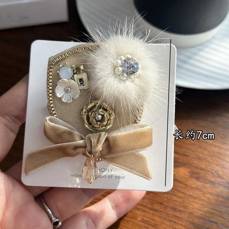 Luxury Korean Rhinestone Pearl Bow Brooches for Women Flower Hairball Badge High-end Fixed Clothing Lapel Pins Jewelry Accessories Y251111