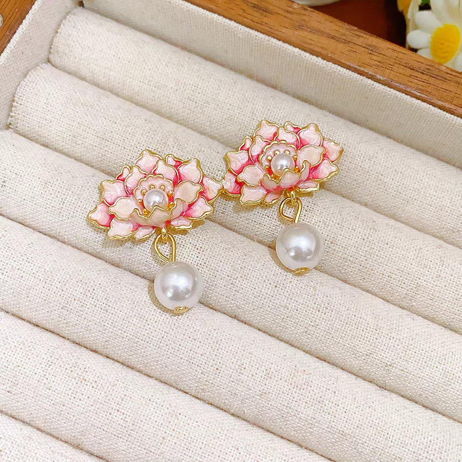 Sophisticated Flower-Inspired Pearl Earrings for Her - Perfect Evening Accent