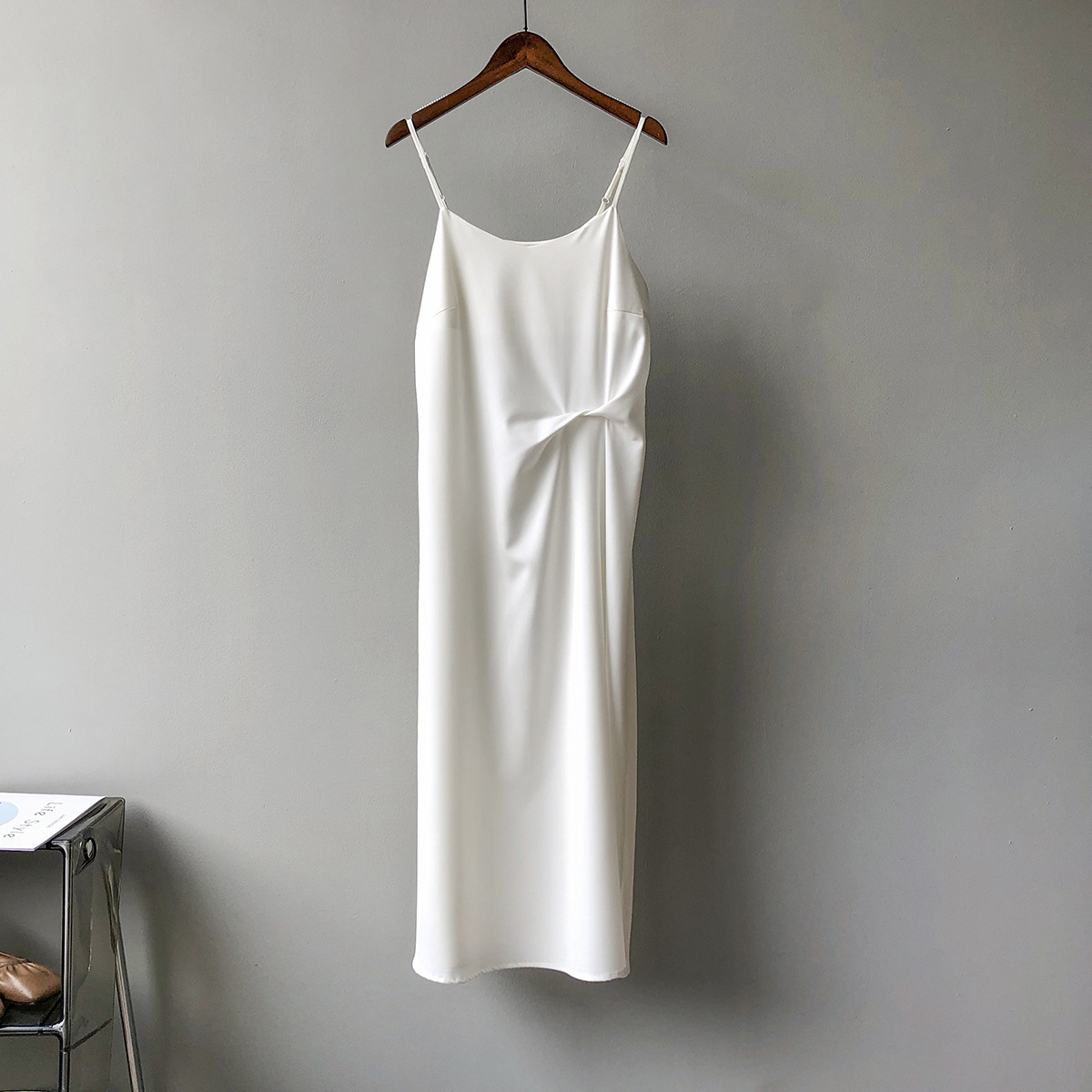 Y4160 High Quality French Retro Suspender Dress Women 2024 Summer Satin Spaghetti Strap Midi Dress