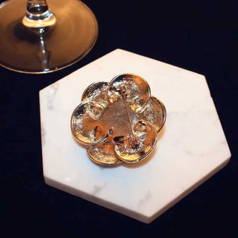 Luxury High Grade Luxury Big Brand Camellia cc Brooch Scarves Buckle Valentines Day Pin Brooches For Woman Gift Accessories Y251111