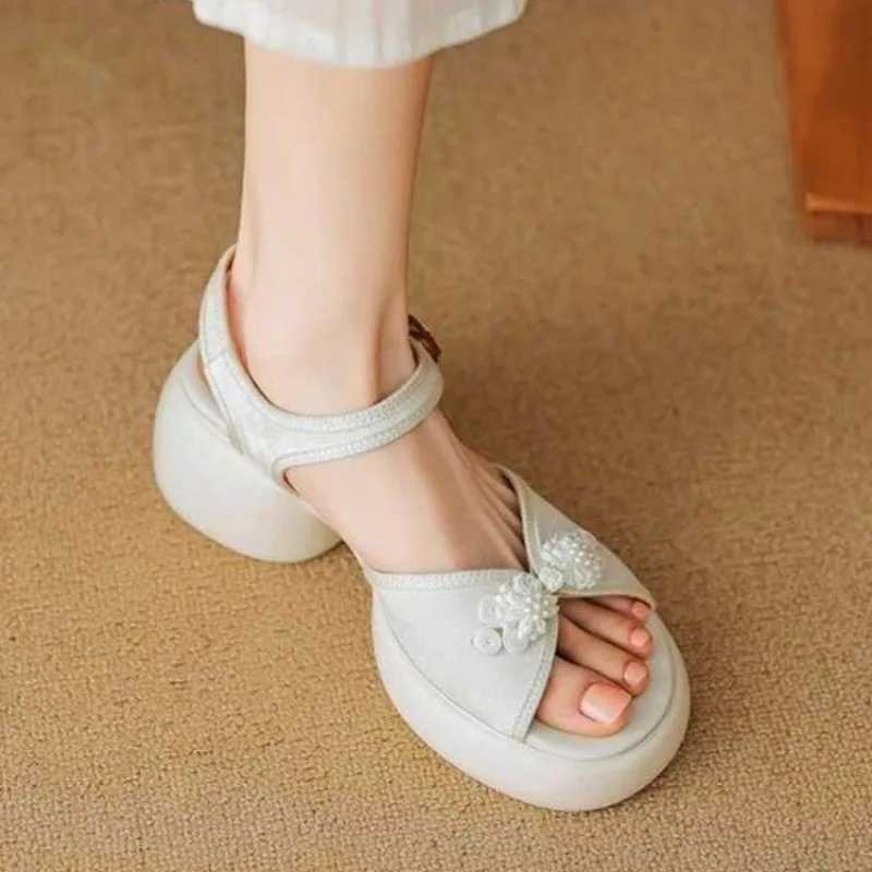 Sandals Womens Luxury Lightweight Luxury Small Popular French Style 2024 Summer New Womens Sports ShoesXJ250410