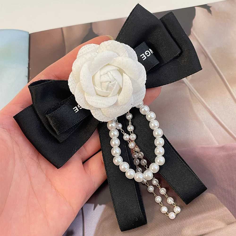 Luxury Luxurious Camellia Bow Pearl Chain Brooch Ladies Wedding Dress Decorations 2024 New Souvenir Gifts for Girls Y251111