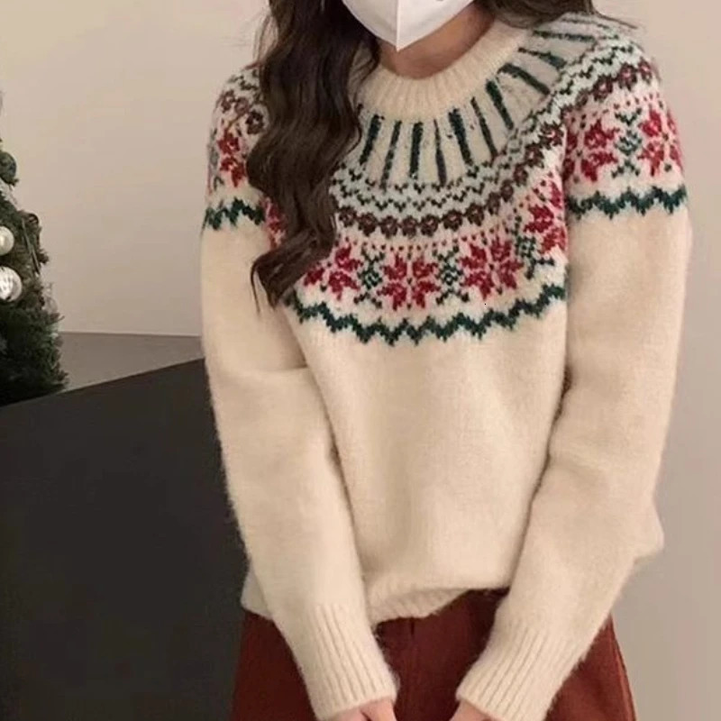 Korean style jacquard soft waxy snowflake embroidered sweater round neck retro loose Christmas sweater for women 251106
