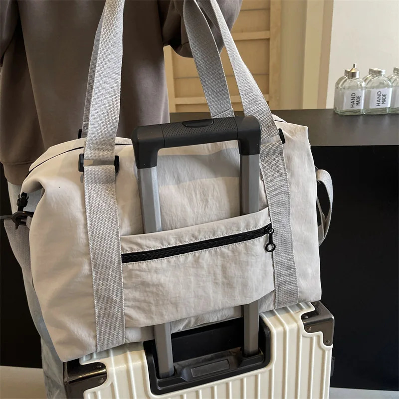 Short-distance Travel Bag Womens Lightweight Yoga Fitness Bag Portable Airplane Bag Business Trip Luggage Bag 251110