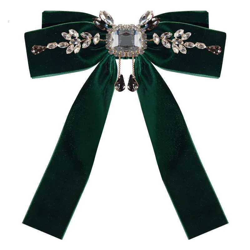 Luxury High-end Velvet Bow Tie British Rhinestone Bowknot Brooch Shirt Collar Pins Luxulry Brooches for Women and Men Accessories Y251111
