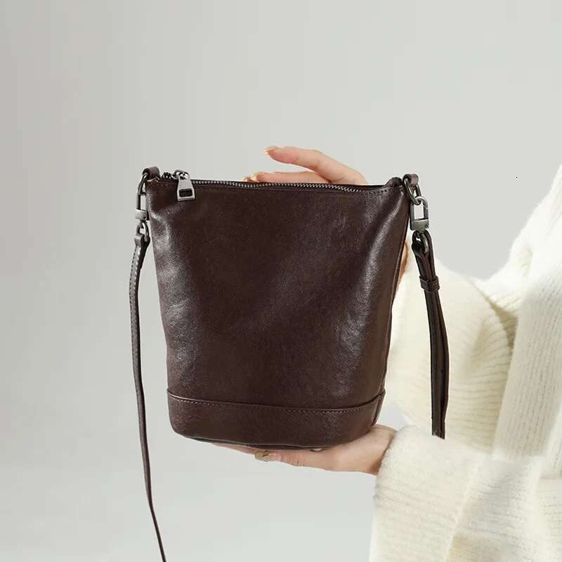 Top Layer Vegetable Tanned Cowhide Small Bucket For Women's Winter New Retro Genuine Leather Single Shoulder Crossbody Bag