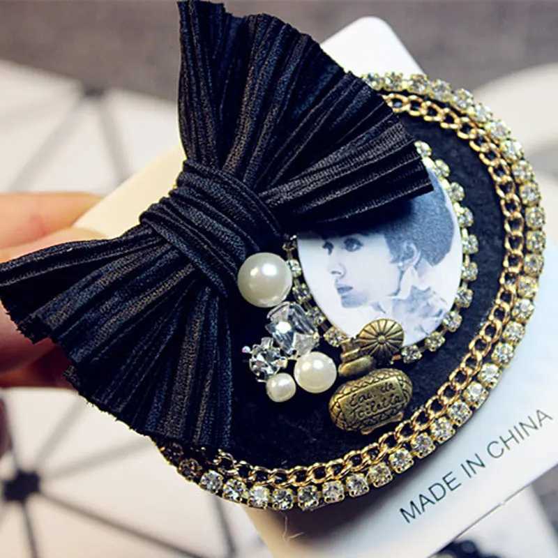 Luxury High Quality Handmade Women Retro Brooch Pins Badge Series Set Tassel High Heels Metal Coat Fashion Accessories Y251111