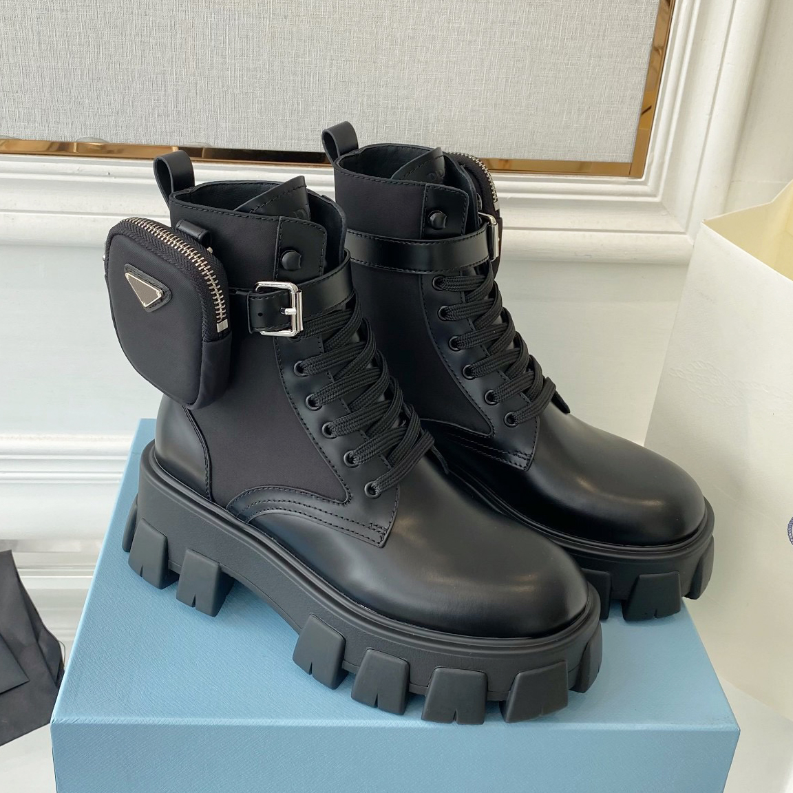 Designer Boots Classic Fashion Nylon Thick-bottom Gear With Small Bags Martin Boots Casual Leather Minimalist Retro Boot Daily Commuting Street Style