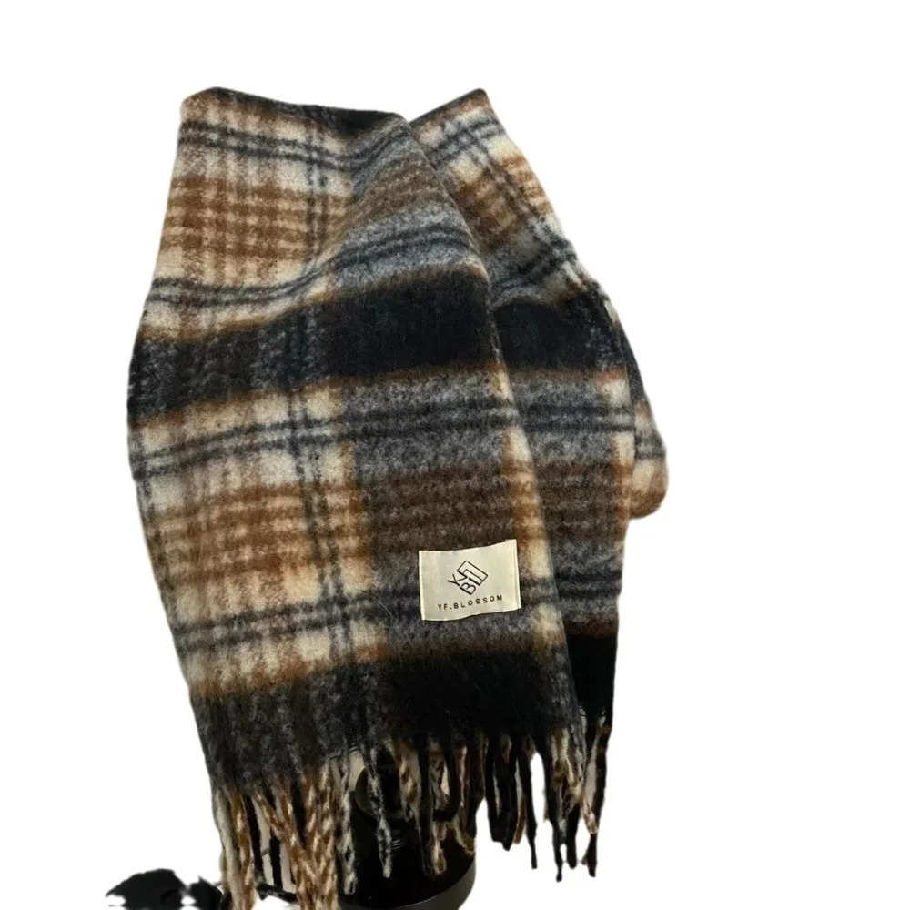 Autumn and Winter Product Retro Atmosphere Coffee Color Plaid Scarf Mens Womens Ramen Mohair Enlarged Thickened 251030