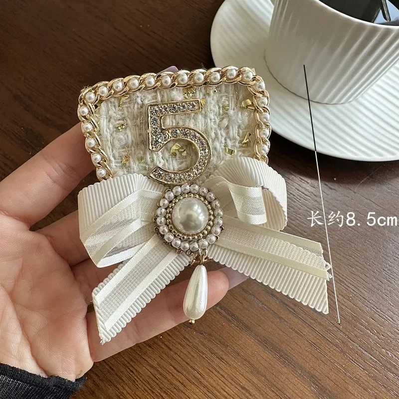 Luxury Women Big Crystals Pearl cc 5 Figure Corsage Brooches Y251111