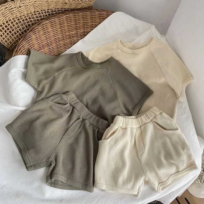Childrens short sleeved set summer boy and girl waffle set childrens T-shirt+shorts 2-piece baby casual simple solid color set 1-6YXJ250410