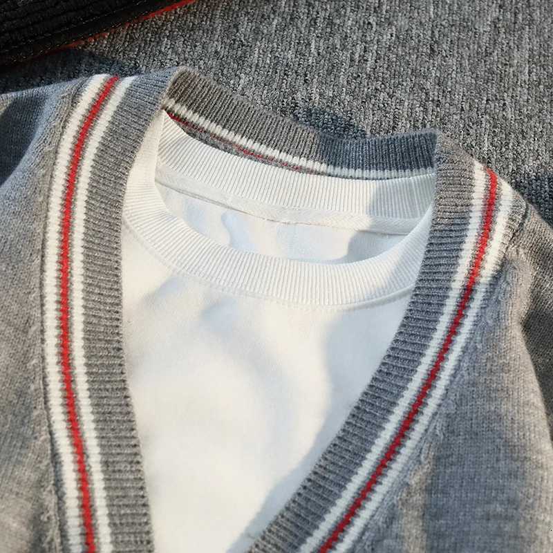 2025 Fall Winter New Collision Striped V-neck Cardigan Jumper Men England Style Long-sleeved Casual Knit Sweater Jacket W251111