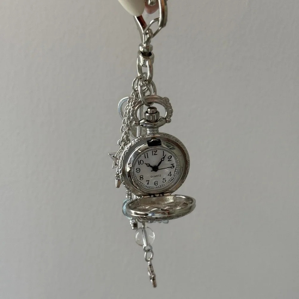 Keychain Hollow Heart Pocket Watch Couple Gift Fashion Style Steampunk Clock Hollow Heart Vintage Look Pendant Jewelry 251110