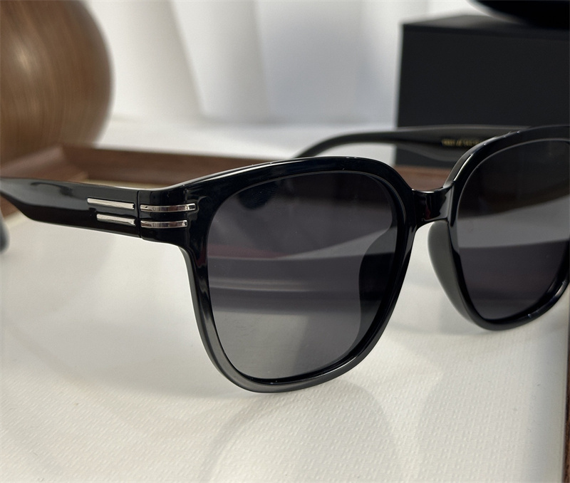 2025 new hot Free shipping designer Sunglasses for women men luxury summer new outdoor sun protection Black white gray coffee color Designer glasses